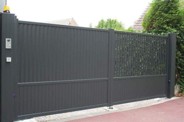 Portail moitié fermé et moitié grille Sarlat-la-Canéda
