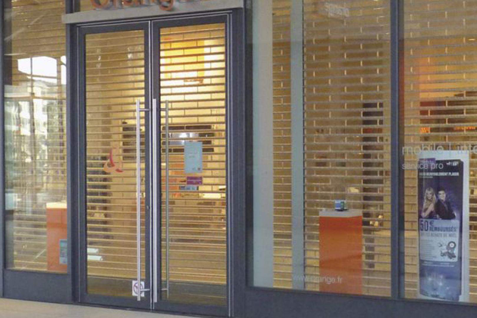 Porte aluminium magasin Sarlat-la-Canéda