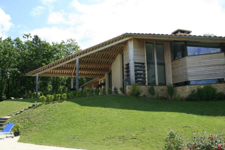 Terrasse extérieur maison revêtu bois Sarlat-la-Canéda