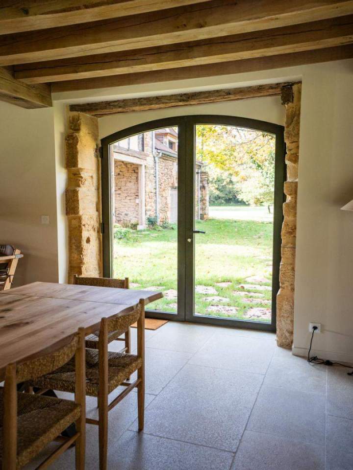 Porte vitrée vue de l'intérieur Sarlat la Canéda