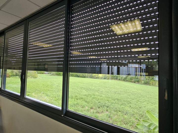 baie vitrée aluminium avec volet roulant