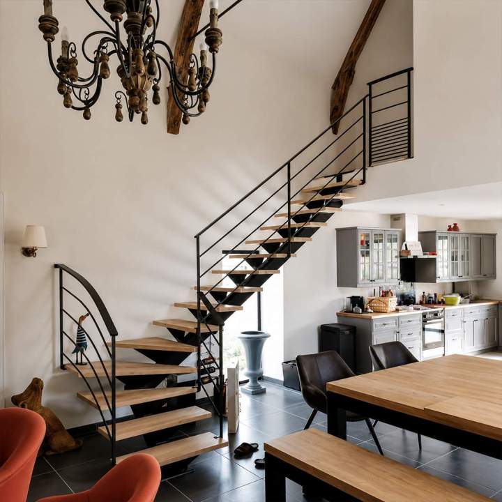 Escalier intérieur acier bois Sarlat-la-Canéda
